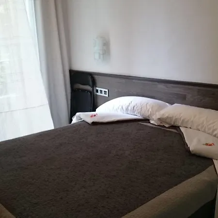 Donostiarra בית הארחה 2*