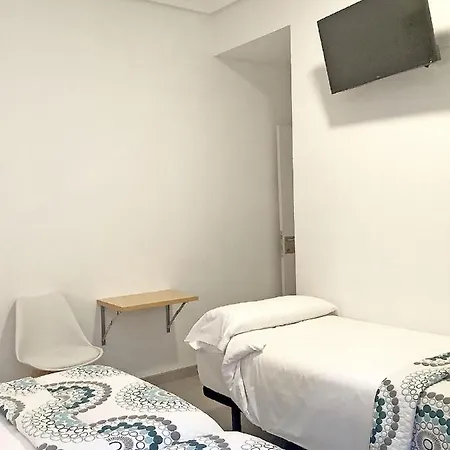 多诺斯蒂亚酒店 2*