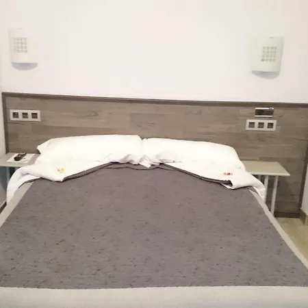 多诺斯蒂亚酒店