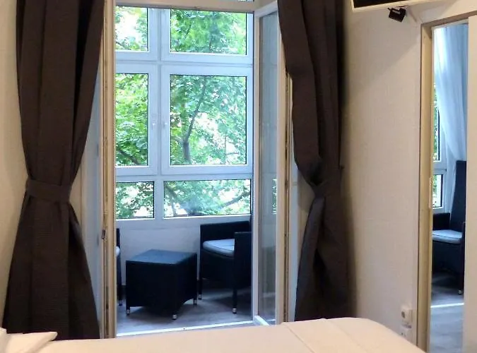 多诺斯蒂亚酒店 招待所