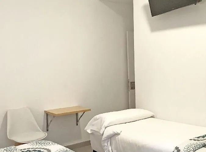 多诺斯蒂亚酒店 2*