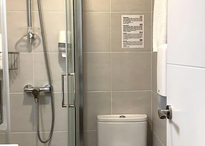 多诺斯蒂亚酒店 2*