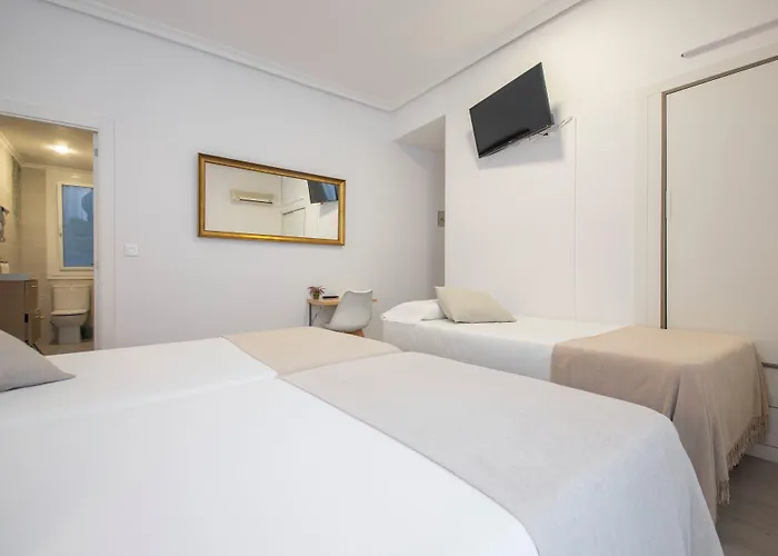 多诺斯蒂亚酒店 2*