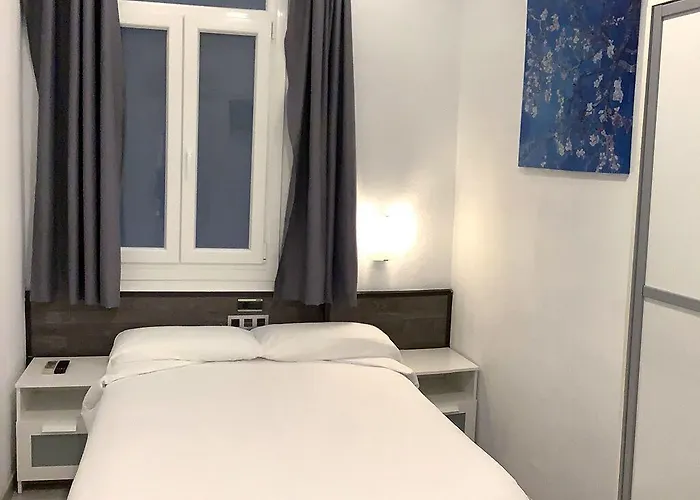 多诺斯蒂亚酒店 招待所