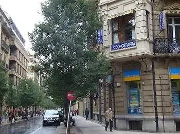 招待所 多诺斯蒂亚酒店 2*