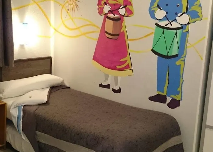 多诺斯蒂亚酒店 招待所 2*